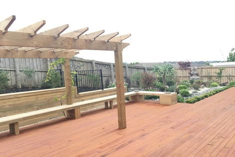 Photo of property in 18 Colliston Rise, Pinehill, Auckland, 0632