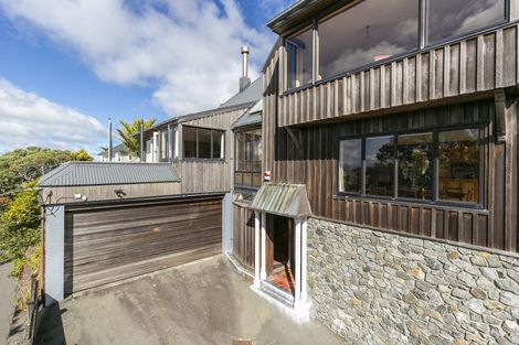 Photo of property in 31 Wadestown Road, Wadestown, Wellington, 6012