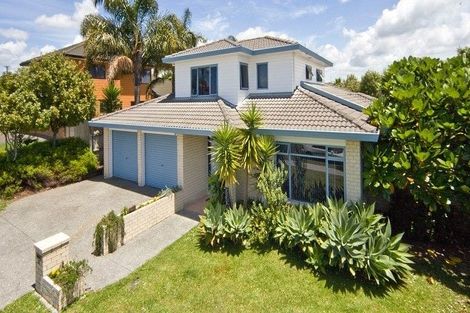 Photo of property in 82 Buscomb Avenue, Henderson, Auckland, 0610