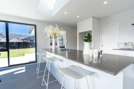 Photo of property in 36 Stratford Drive, Mount Pisa, Cromwell, 9383