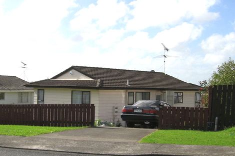 Photo of property in 15 Beauchamp Drive, Massey, Auckland, 0614