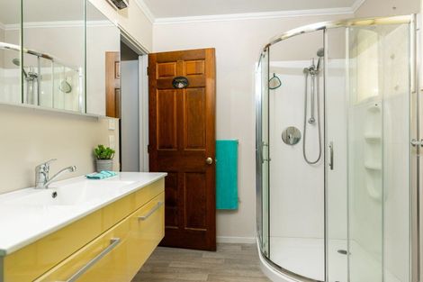 Photo of property in 168 Waikawa Road, Picton, 7220