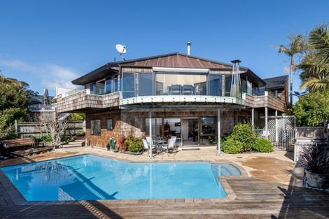 Photo of property in 153 Mellons Bay Road, Mellons Bay, Auckland, 2014