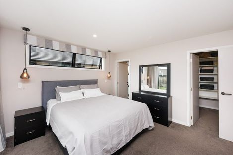 Photo of property in 4 Sardinia Grove, Fitzherbert, Palmerston North, 4410