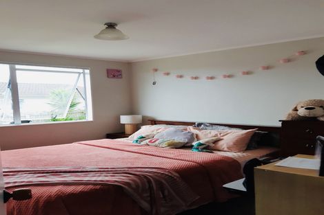 Photo of property in 2 Sparrow Place, Weymouth, Auckland, 2103