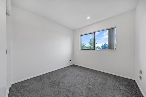 Photo of property in 6/72 Tiraumea Drive, Pakuranga, Auckland, 2010