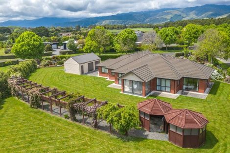 Photo of property in 2 Ivy Lane, Ohau, Levin, 5570