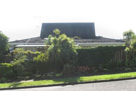Photo of property in 56 Highland Park Drive, Highland Park, Auckland, 2010