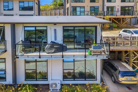 Photo of property in 2 Ara Paripari, Tawa, Wellington, 5028