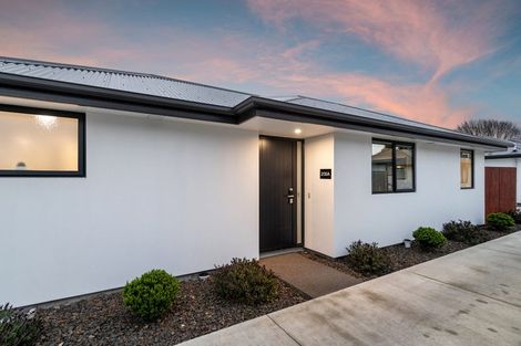 Photo of property in 2/30a Northcote Road, Northcote, Christchurch, 8052