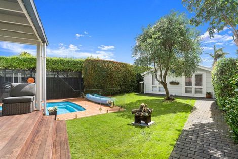 Photo of property in 2 Ewen Alison Avenue, Devonport, Auckland, 0624