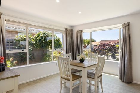 Photo of property in 10 Apollo Place, Papanui, Christchurch, 8052