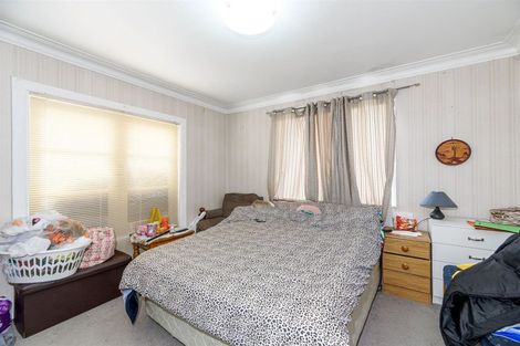 Photo of property in 19 Yeovil Road, Te Atatu Peninsula, Auckland, 0610