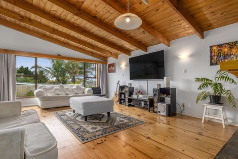 Photo of property in 5 Miro Road, Raumati South, Paraparaumu, 5032