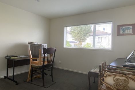 Photo of property in 4/14 Fields Parade, Oteha, Auckland, 0632