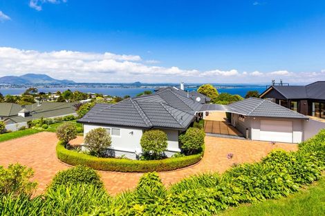 Photo of property in 2 Krissell Place, Acacia Bay, Taupo, 3330