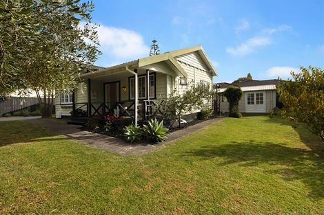 Photo of property in 5 Rewa Street, New Lynn, Auckland, 0600