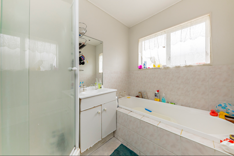 Photo of property in 17a Corolu Place, Conifer Grove, Takanini, 2112