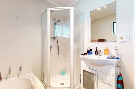 Photo of property in 3 Gaff Place, Whitby, Porirua, 5024