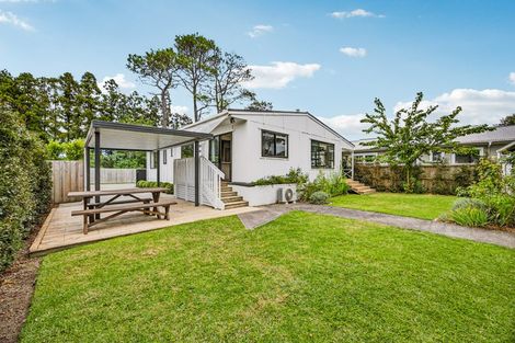 Photo of property in 53 Cambridge Road, Riverhead, 0820