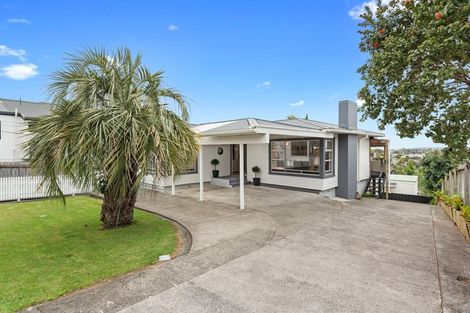 Photo of property in 11a Mizpah Road, Waiake, Auckland, 0630