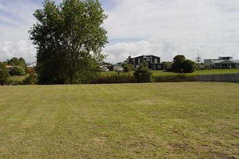 Photo of property in 28 Motukorure Parade, Cooks Beach, Whitianga, 3591