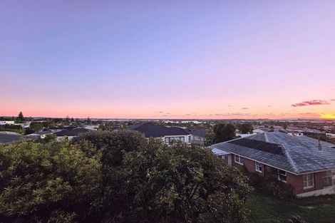 Photo of property in 8 Lewis Road, Pakuranga, Auckland, 2010