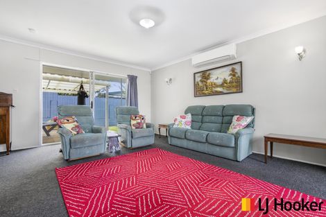 Photo of property in 16 Damian Way, Weymouth, Auckland, 2103