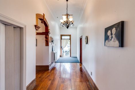 Photo of property in 200 Grove Road, Mayfair, Hastings, 4122