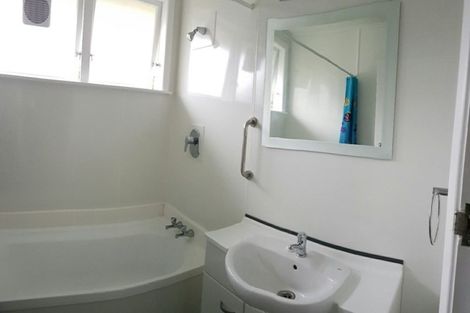 Photo of property in 1/6 Moeraki Road, Maoribank, Upper Hutt, 5018