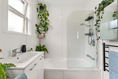 Photo of property in 15 Range View Road, Mount Albert, Auckland, 1025
