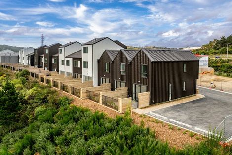 Photo of property in 92 Ara Paiwhenua, Tawa, Wellington, 5028