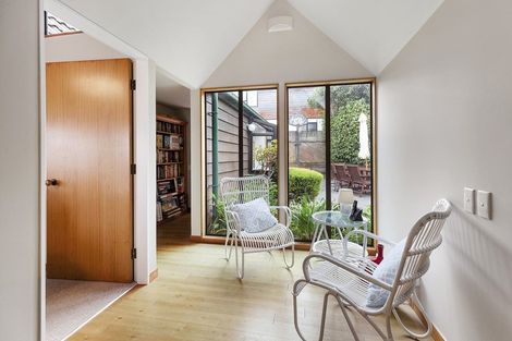 Photo of property in 25 Thatcher Crescent, Crofton Downs, Wellington, 6035