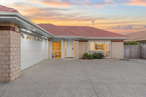 Photo of property in 8 William Woods Court, Flat Bush, Auckland, 2016