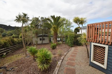 Photo of property in 21 Grassmere Road, Henderson Valley, Auckland, 0612