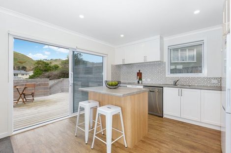 Photo of property in 5 Kaituna Street, Waitangirua, Porirua, 5024
