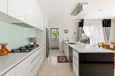 Photo of property in 75 San Valentino Drive, Henderson, Auckland, 0612