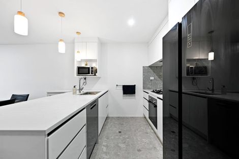 Photo of property in 5/147c Carlisle Road, Northcross, Auckland, 0632