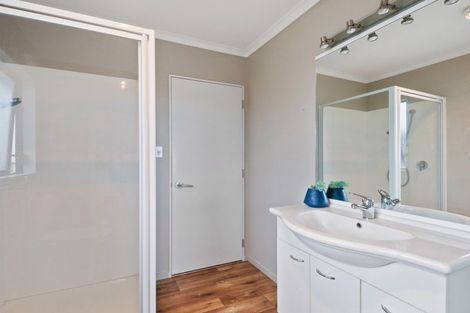 Photo of property in 1 Botanical Heights Drive, Waipahihi, Taupo, 3330