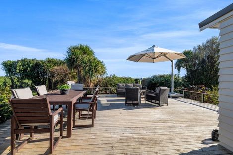 Photo of property in 7091 South Road, Warea, New Plymouth, 4381