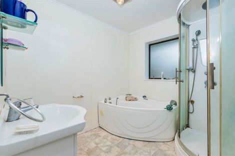 Photo of property in 5 Toru Street, Te Atatu Peninsula, Auckland, 0610