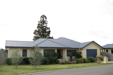 Photo of property in 1 Saint Hill Rise, Havelock North, 4130