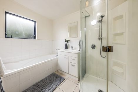 Photo of property in 37 Edmonton Road, Henderson, Auckland, 0612