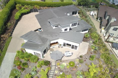 Photo of property in 215d Schnapper Rock Road, Schnapper Rock, Auckland, 0632