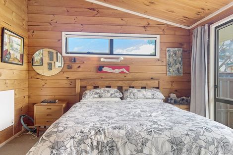 Photo of property in 1a Field Way, Waikanae Beach, Waikanae, 5036