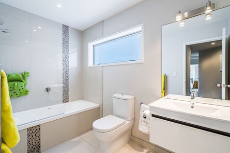 Photo of property in 9 Namsan Close, Fairview Heights, Auckland, 0632