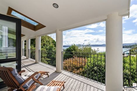 Photo of property in 52 Walter Road, Lowry Bay, Lower Hutt, 5013