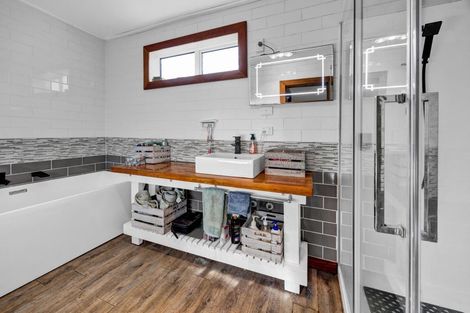 Photo of property in 24 Tayler Street, Eltham, 4322