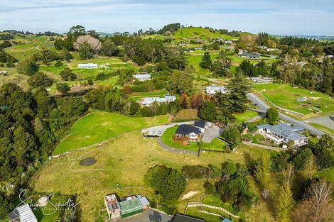 Photo of property in 17 Hook Road, Paparoa, 0571