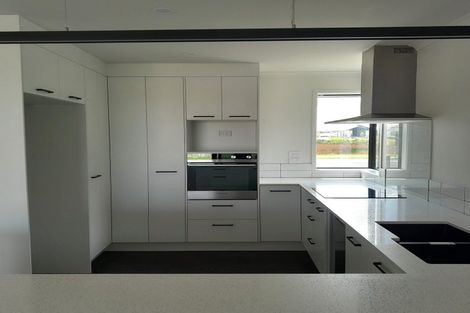 Photo of property in 69 Kaurinui Crescent, One Tree Point, 0118